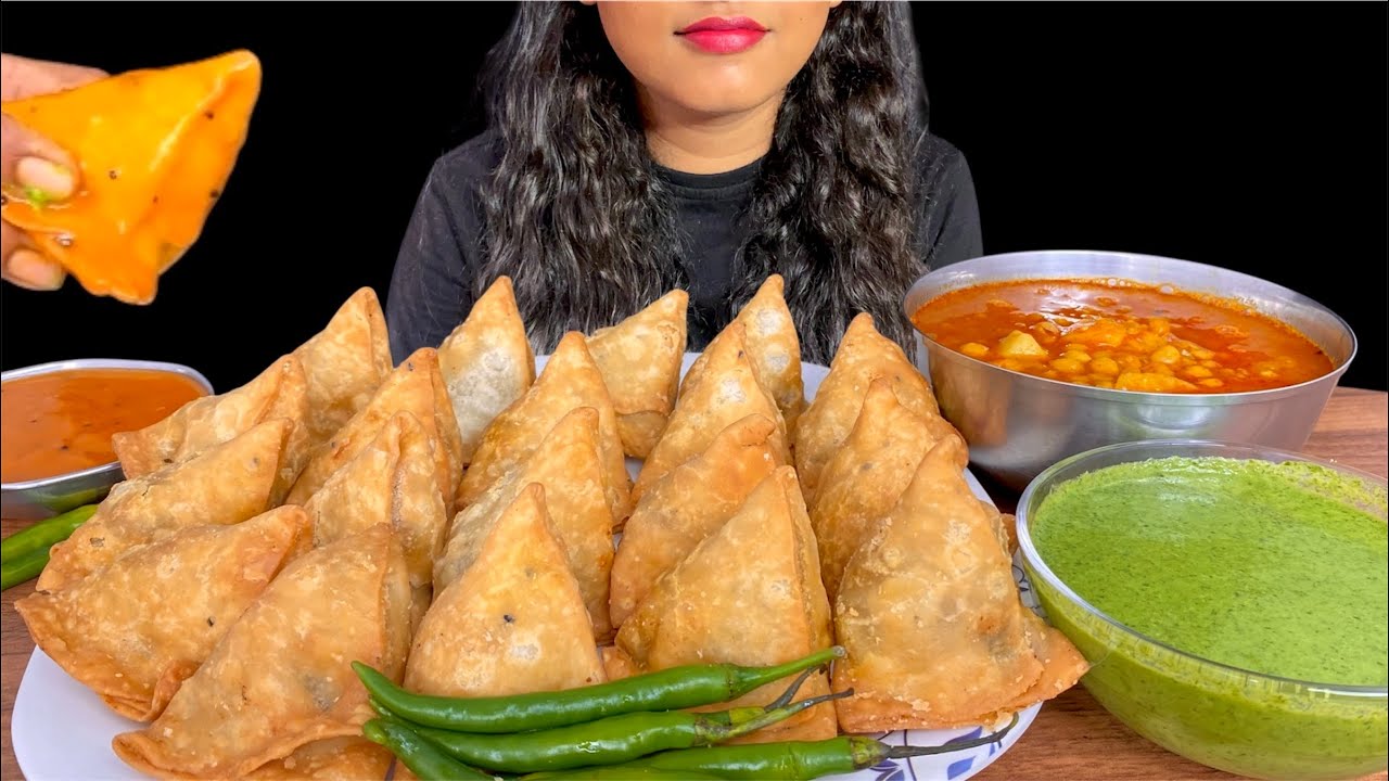EATING SAMOSA SPICY GREEN CHUTNEY MATAR CURRY | ASMR | MUKBANG | 