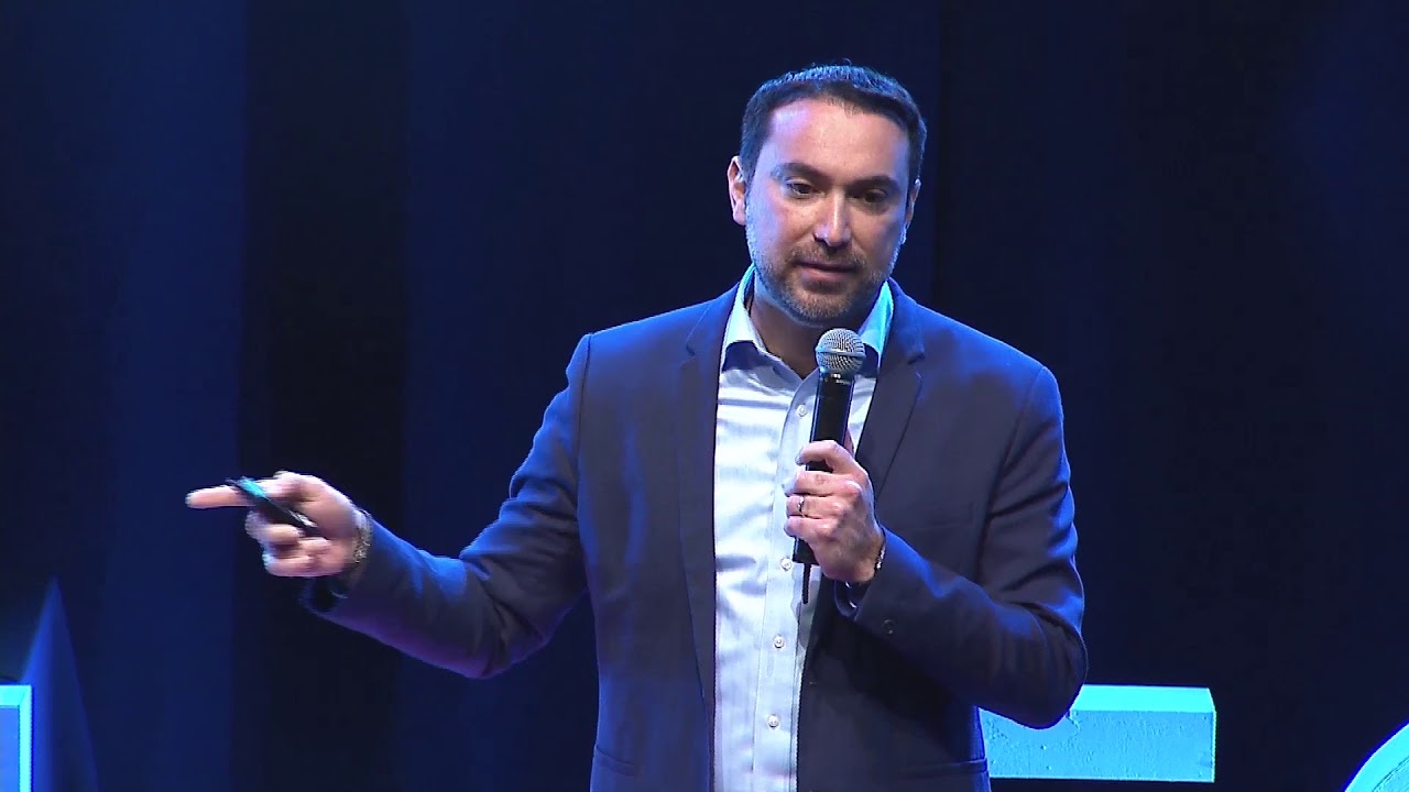 Intrapreneur &ndash; Entrepreneur, or go home! | Francisco Barrera | TEDxUANL