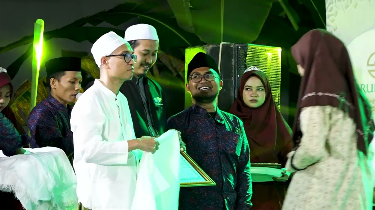 prosesi wisuda al miftah angkatan ke 9 pondok pesantren sirrul cholil