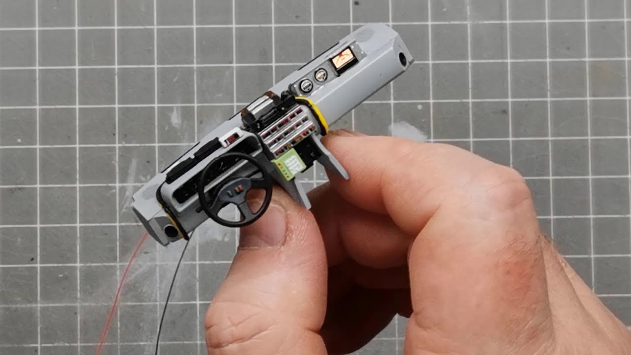 Модель машины времени DeLorean от Aoshima в масштабе 1/24 из фильма «Назад в будущее» (Часть 1) –...