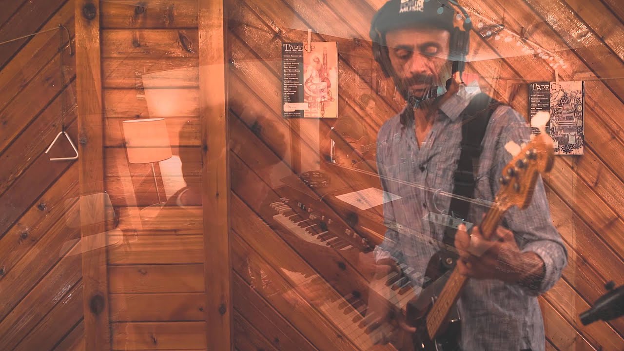 The New Mastersounds - In The Middle (Live in Studio)