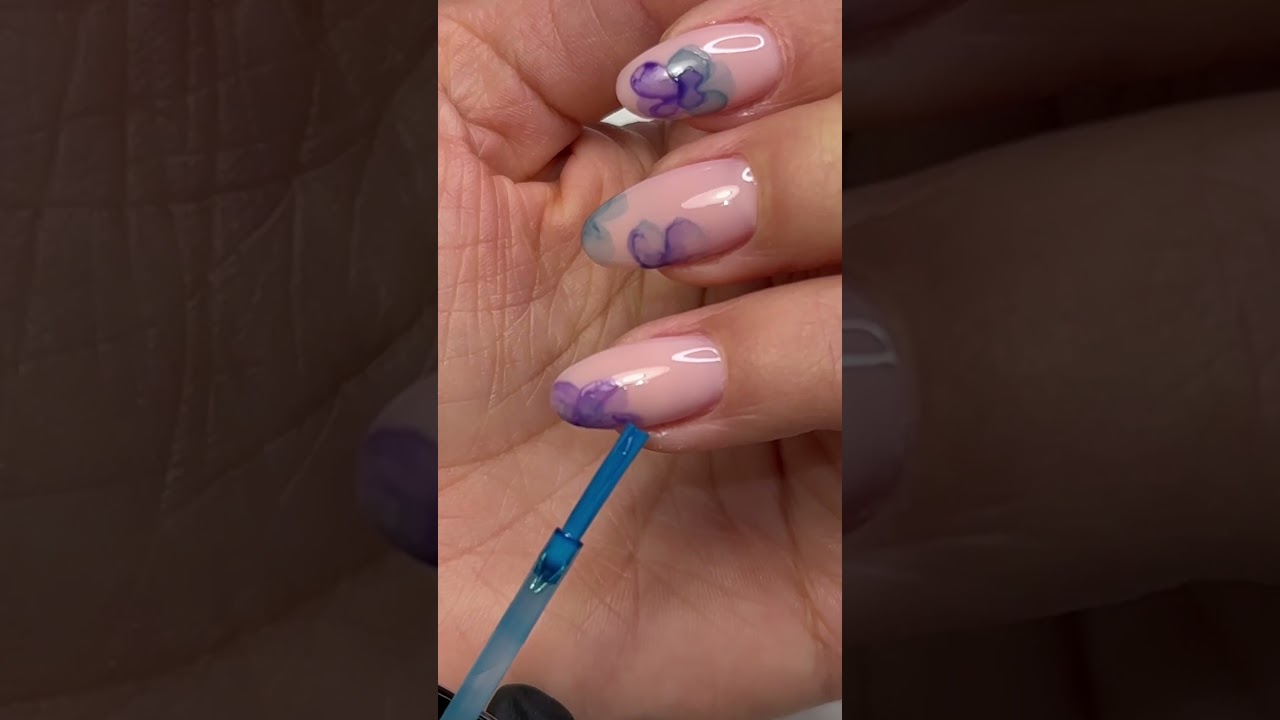 Blooming Ink Viola & Turchese: eleganza creativa su ogni unghia! 🌸✨