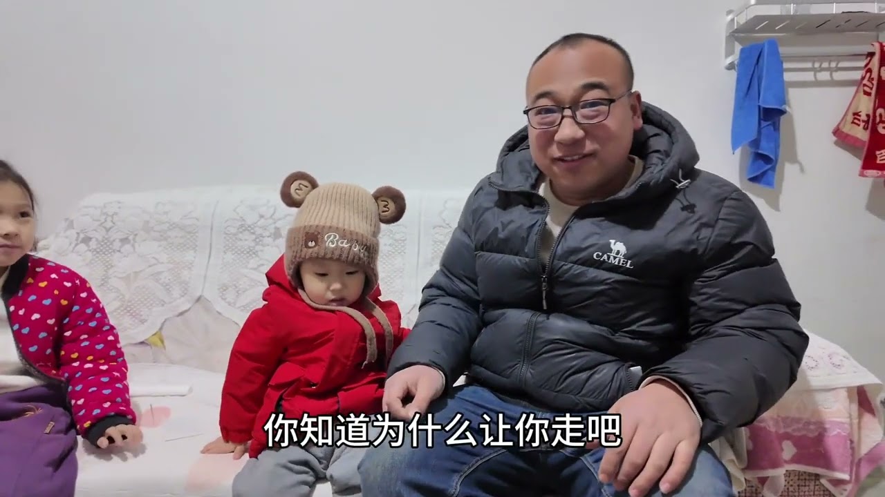 快过年了，陪妈妈回家准备过年，媳妇给爸爸准备了新年礼物，真好#农村生活 #欢乐一家人 #呼吸机 #打呼噜