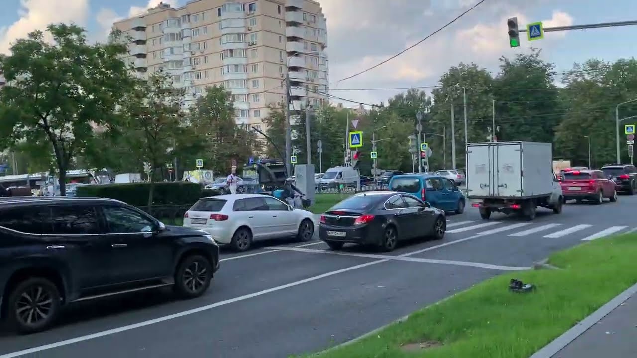 Прогулка по Чонгарскому бульвару от Метро Каховская, район Зюзино, г. Москва, 01.07.2023