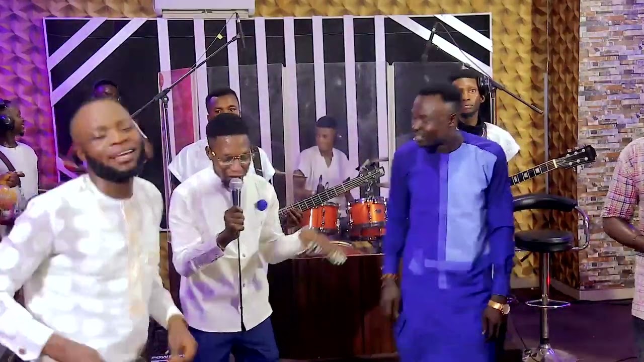 Powerful praise and worship session by Victor Wealth at Praise to Raise with Atobatele