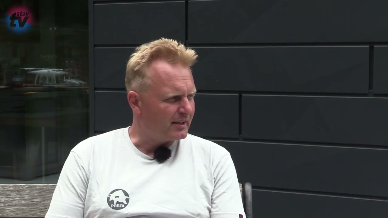 Nev&scaron;edn&iacute; obvodov&yacute; pl&aacute;&scaron;ť z lamel Prefa Siding X dominuje rodinn&eacute;mu domu v N&aacute;chodě