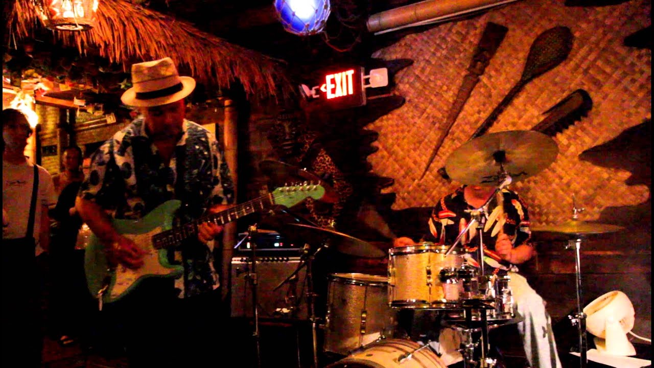 The Aqua Velvets - Surf Boogie (Live 2012)
