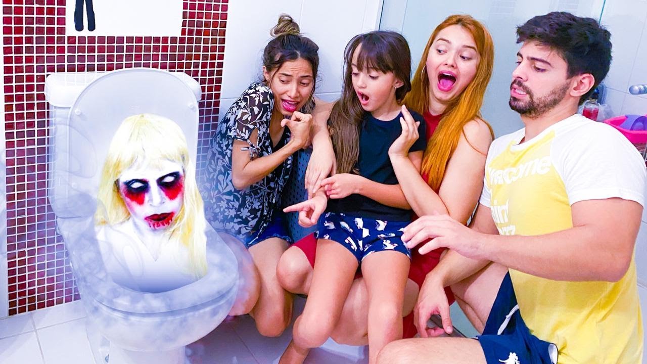 INVOCAMOS A LOIRA DO BANHEIRO EM QUATRO BANHEIROS DIFERENTES AO MESMO TEMPO ! MUITO TENSO