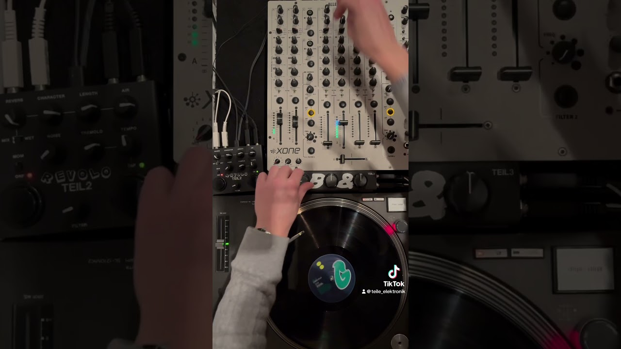 REVOLO X ISOLATOR Black Edition Shipping worldwide            #TEILELIFE #DJ PRODUCER #DJMIX #berlin