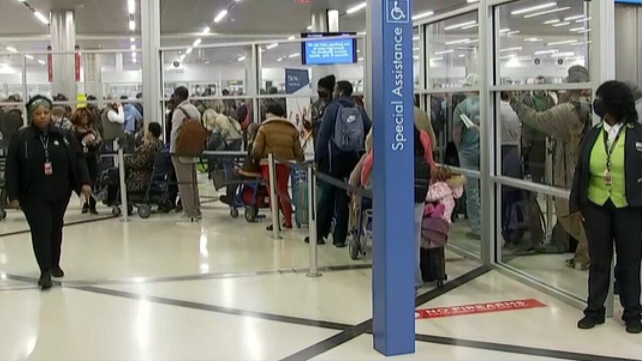 Сотрудники TSA жалуются на растущие очереди в аэропорту Атланты.