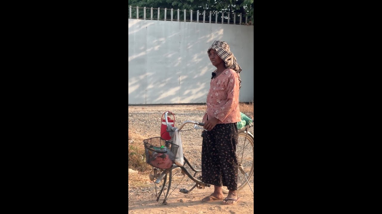 កូរលេីសបន្តិច តែជួយចេញពីទឹកចិត្ត ធានាថាសេីច🙏😂 #prank