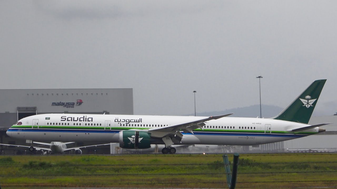 [4K] 25/10/2024 PLANE SPOTTING AT KUALA LUMPUR INTERNATIONAL AIRPORT (KUL/WMKK)