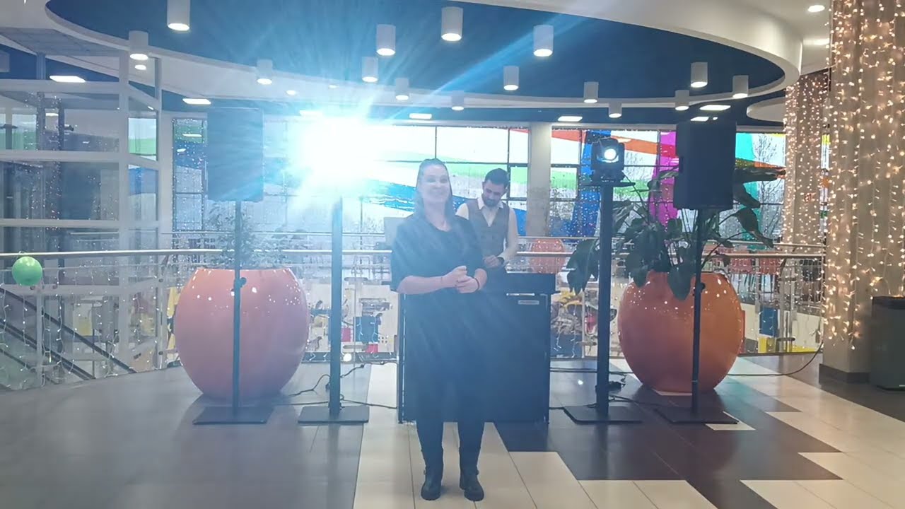 Anna Porowska - Coraz chłodniej (Świąteczny Festyn Charytatywny w Centrum Handlowym Feeria)