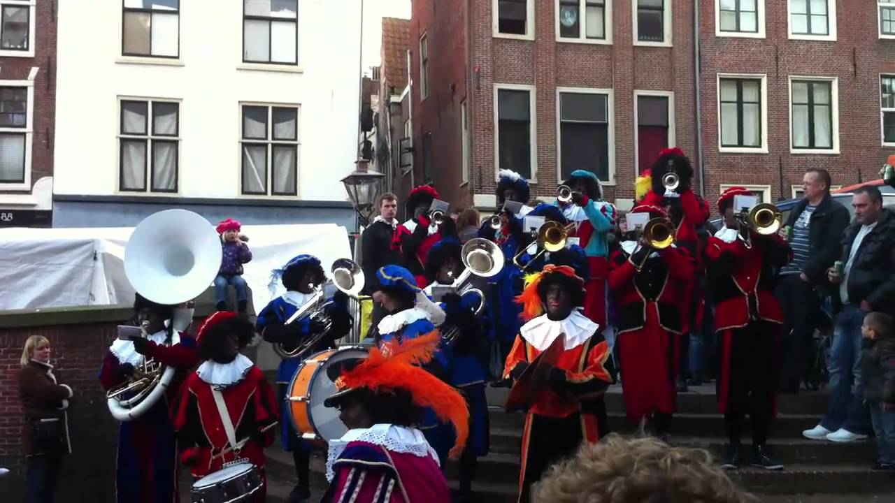'Dé Pietenband' - Intocht Leiden 2010 - Mamasé (K3)