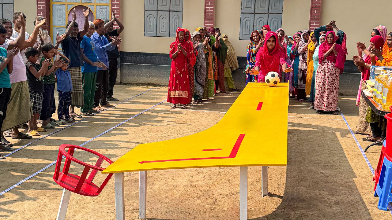 Все жители деревни собрались вместе, чтобы весело поиграть и выиграть призы!