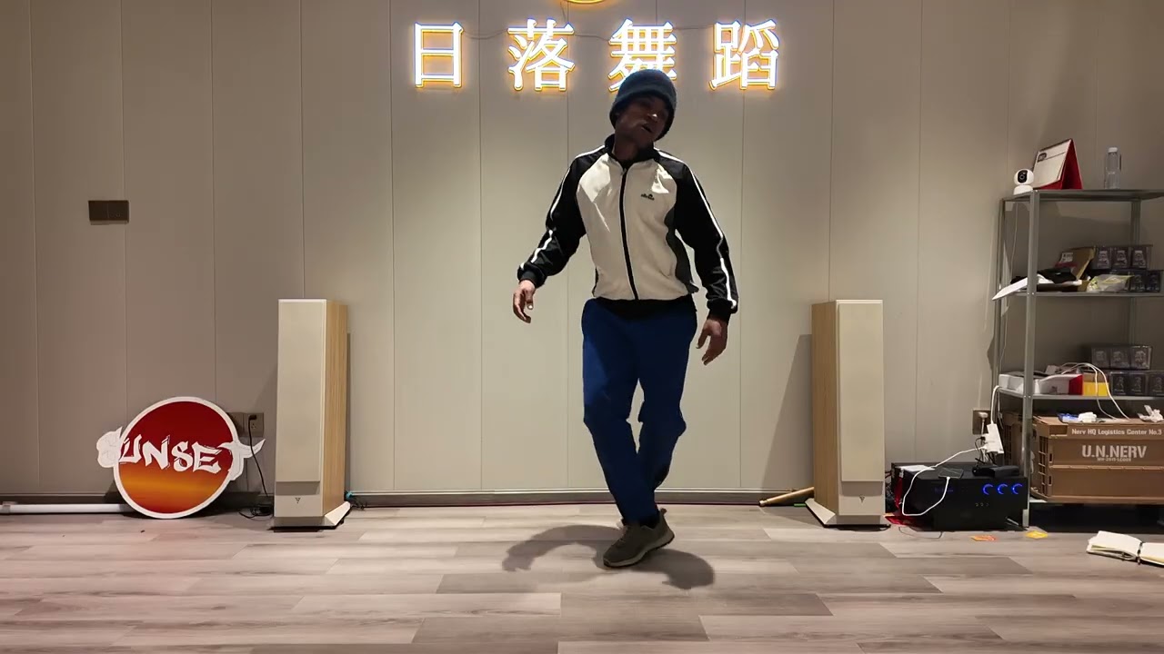 using hip hop dance vocabularies ROLL monaestry Fila , Pepper seed
