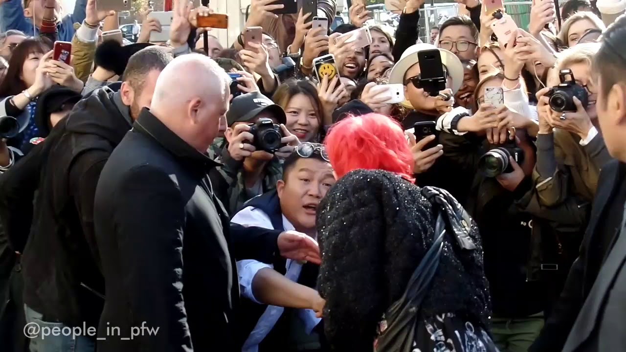 G-Dragon 지드래곤 - Chanel Spring/Summer 2018 fashion show in Paris - October 2nd