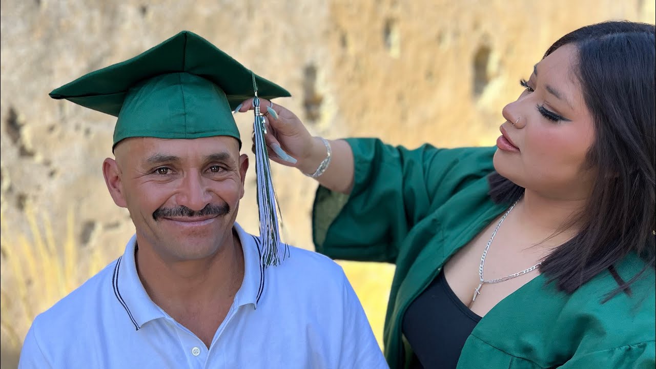 Living in Mexico - Very Special Sunday Vlog (Graduation Pictures, Mole de Panza and Micheladas)