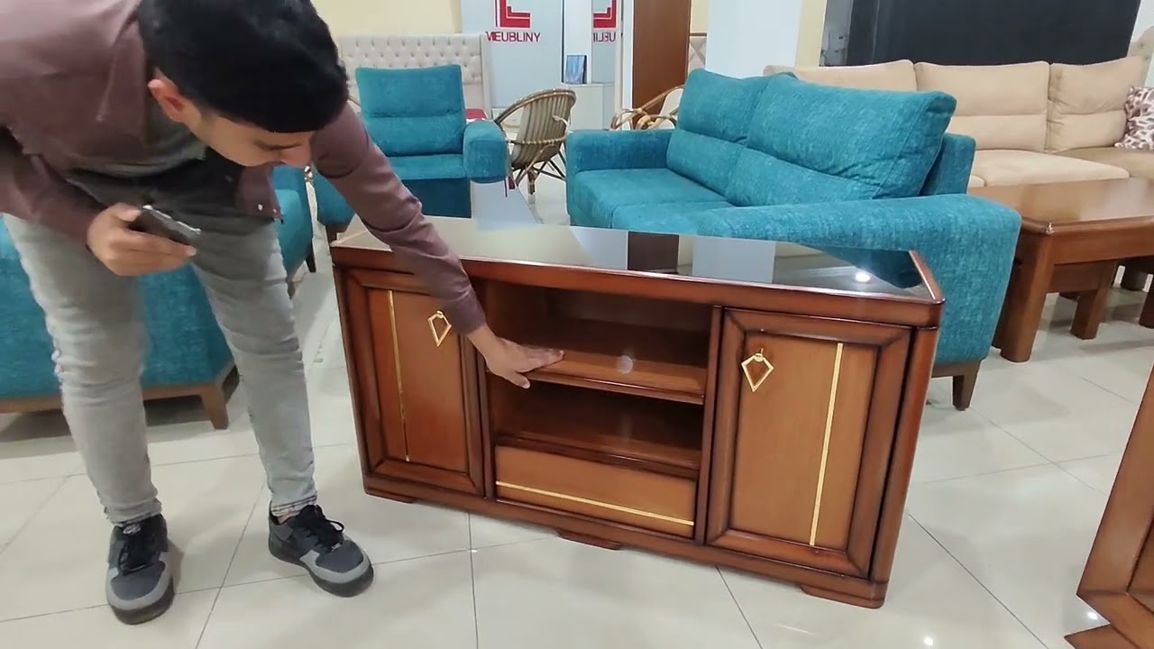متعة الاثاث مع طاولات تلفاز عصرية عند موبليني اثاث القليعة 💛💜