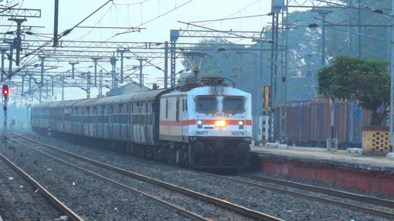 Mayurakshi Fast Passenger : Early Morning Arrival at and Departure from Siuri