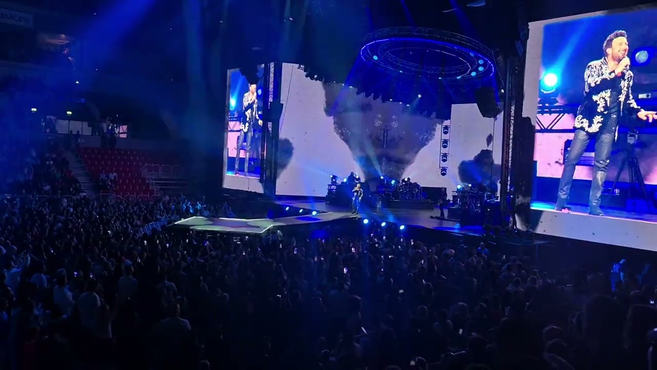 Tarkan'dan Düsseldorf'ta mega konser