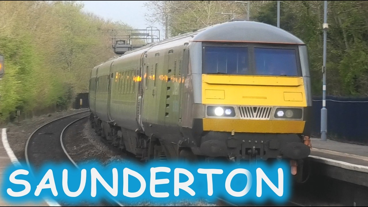 RUSH HOUR Trains at Saunderton
