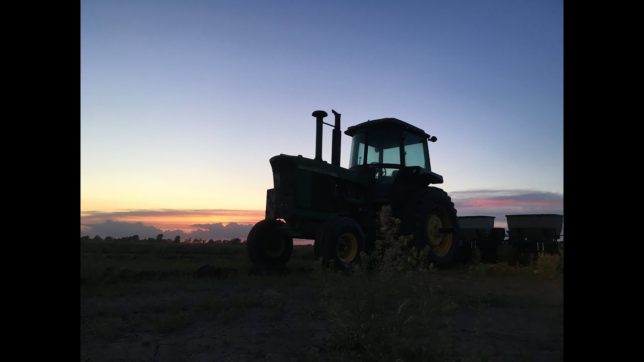 Tractor Tales- John Deere 4520