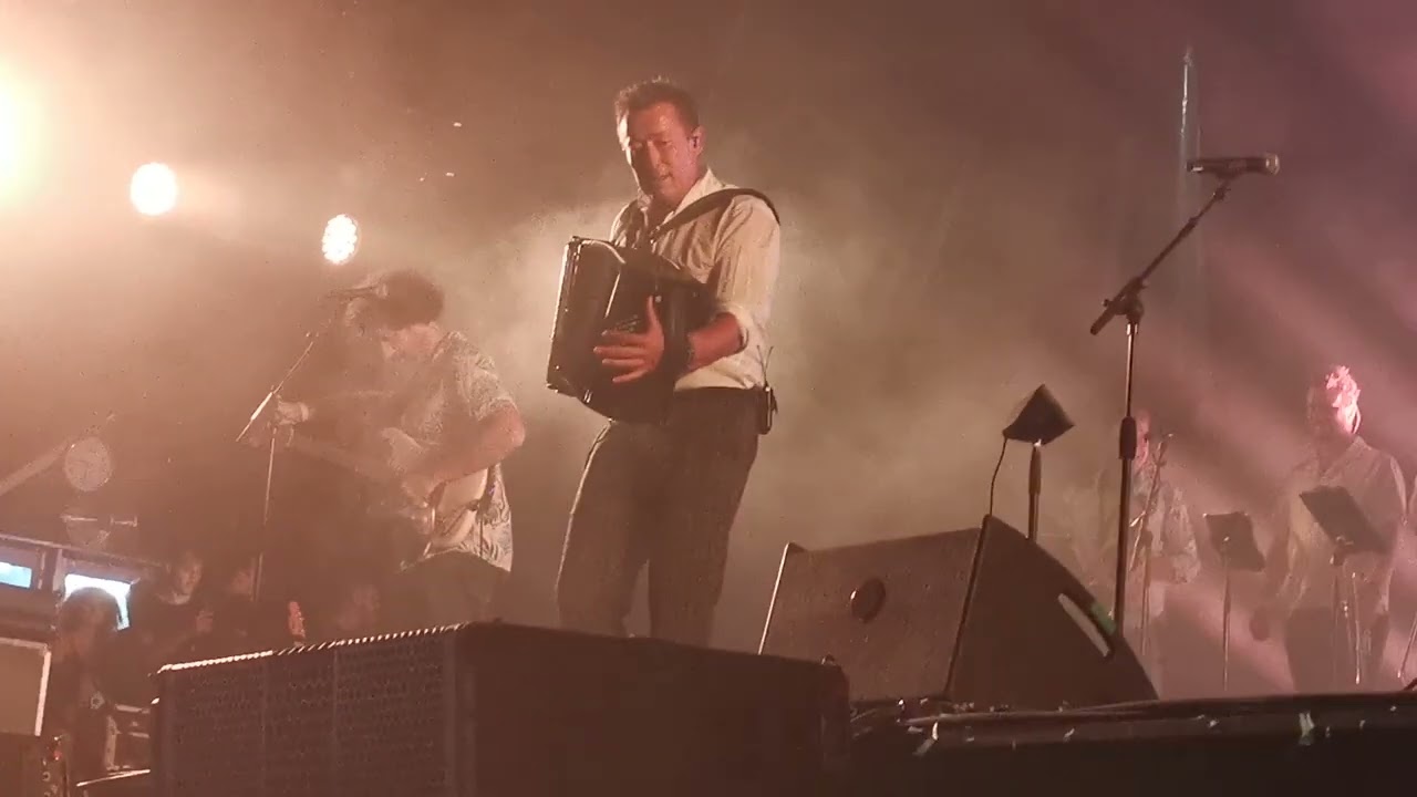 2022 Rowwen Heze medley live by Träcksäck @ Zomerparkfeest Venlo