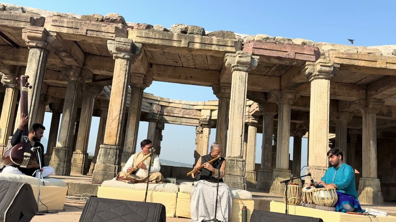 Dhun played by Pt. Nityanad an Haldipurkar ji 