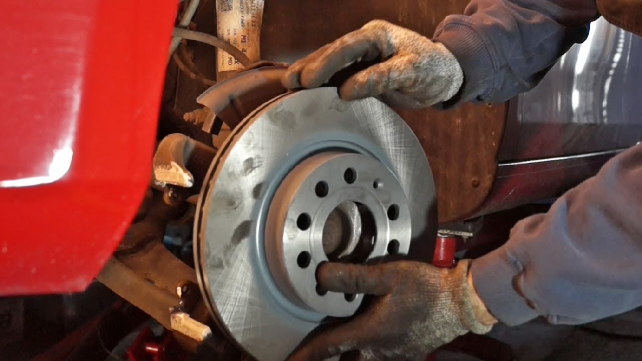 Golf 6 Bremsscheiben und Bremsklötze vorne ersestzen