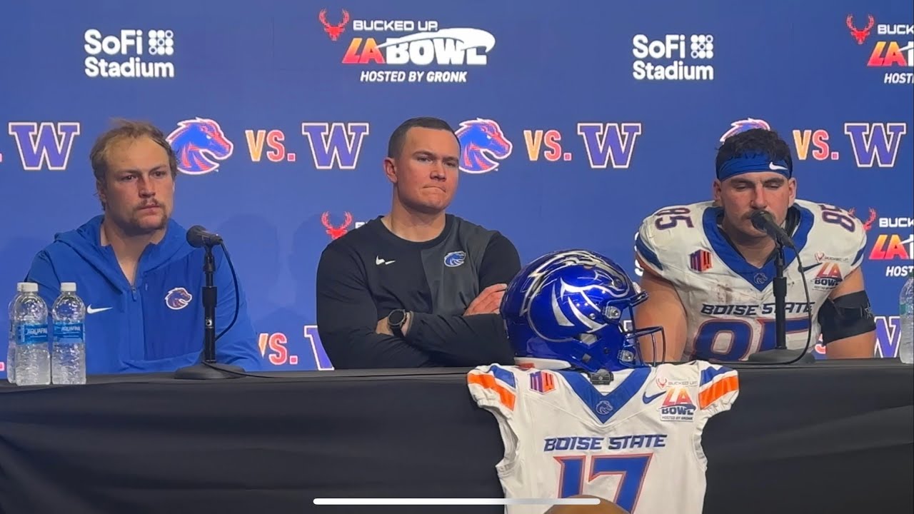 Спенсер Дэниелсон, Марко Нотараини и Мэтт Лаутер из команды Boise State выступают после поражения...