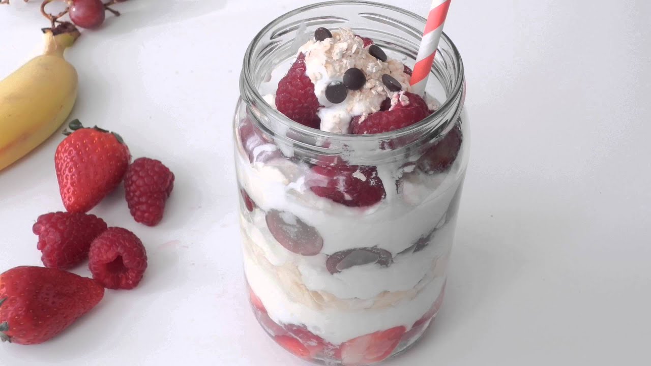 🍇🍓🍶Parfait de yogur con frutas &iexcl;Un desayuno f&aacute;cil, nutritivo y r&aacute;pido de preparar!🍇🍓🍶