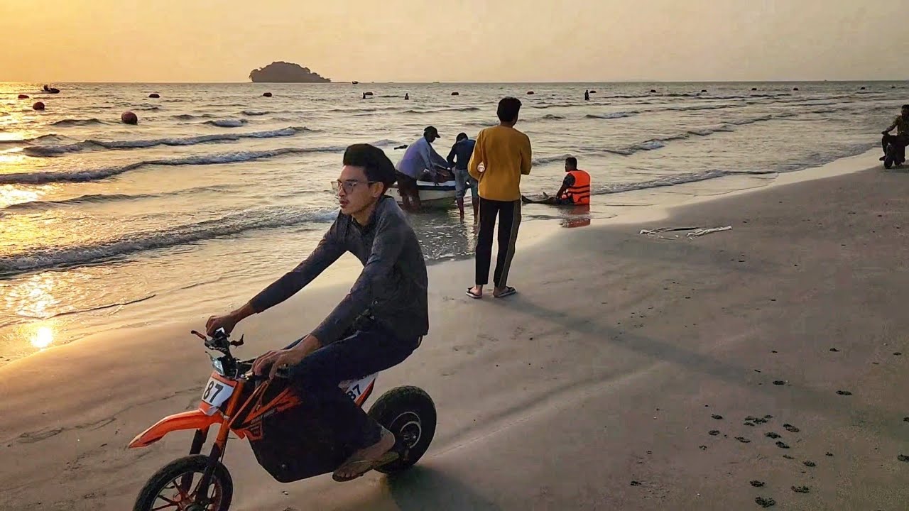 Walking at the beach / Sihanoukville 2026
