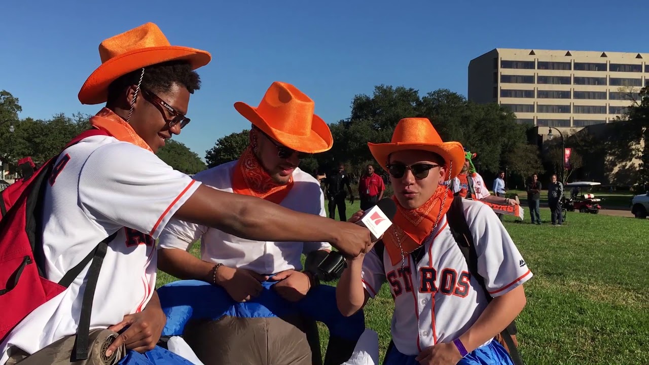 Ellen DeGeneres Gives Away Tickets, Rallies Astros Fans at The University of Houston