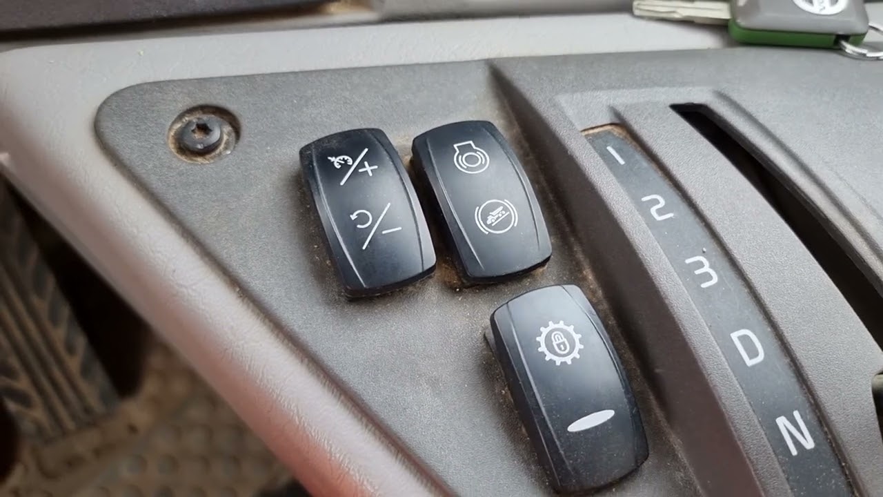 Основные элементы управления самосвалом Volvo A30G