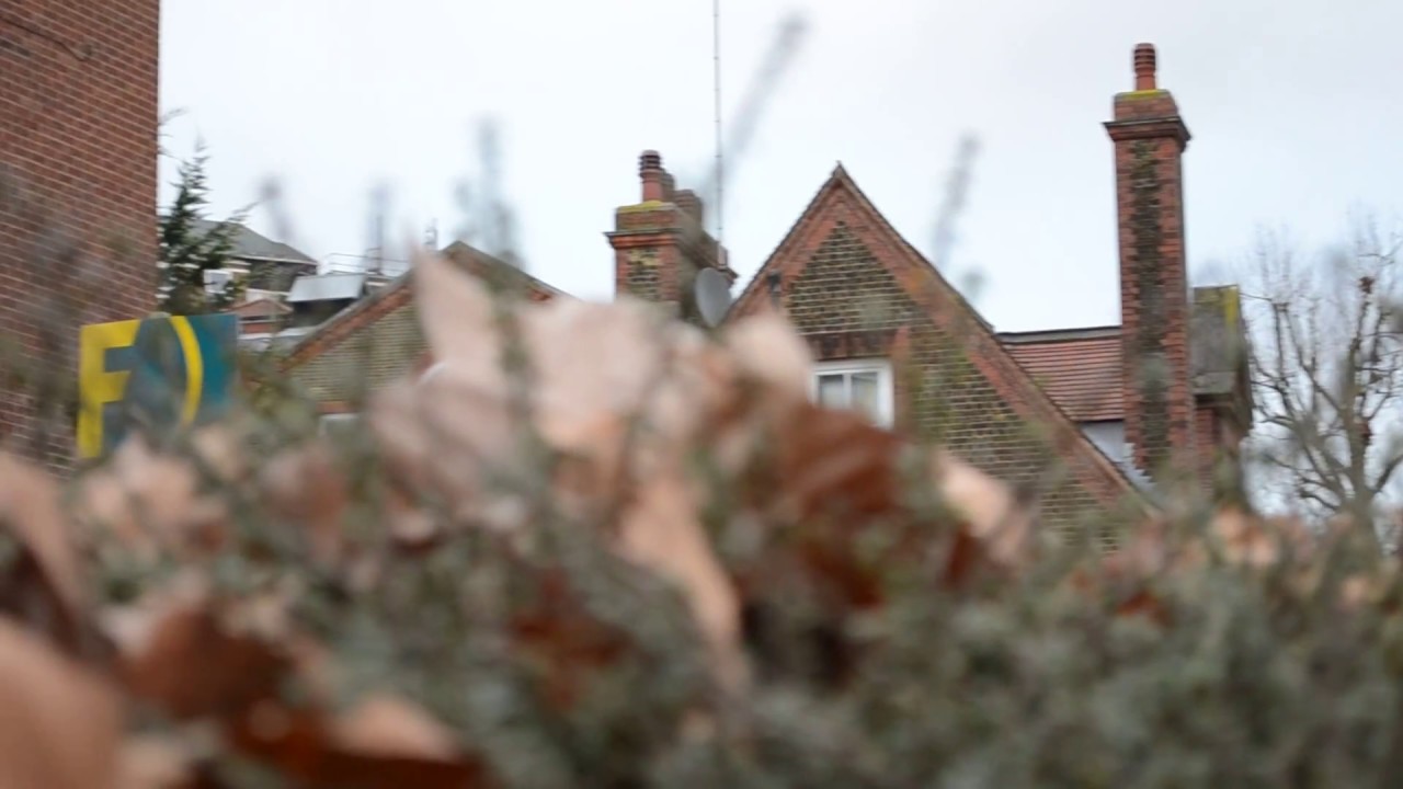 Nikon D3100 24p Autofocus Video Test 18-55mm VR Lens in London Afternoon