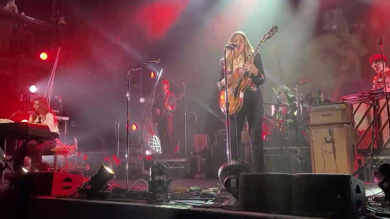 Aly & AJ- Potential Breakup Song- Live in New York- The Silver Deliverer Tour 