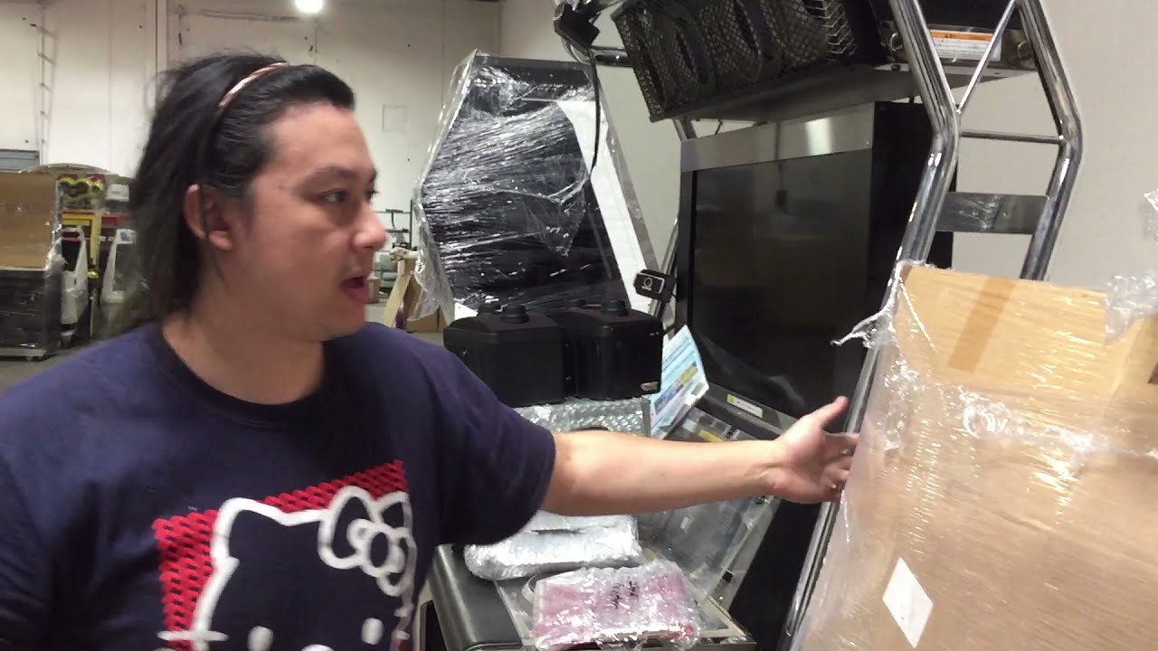 Unpacking an efficiently-packed beatmaniaIIDX cabinet loaded with parts