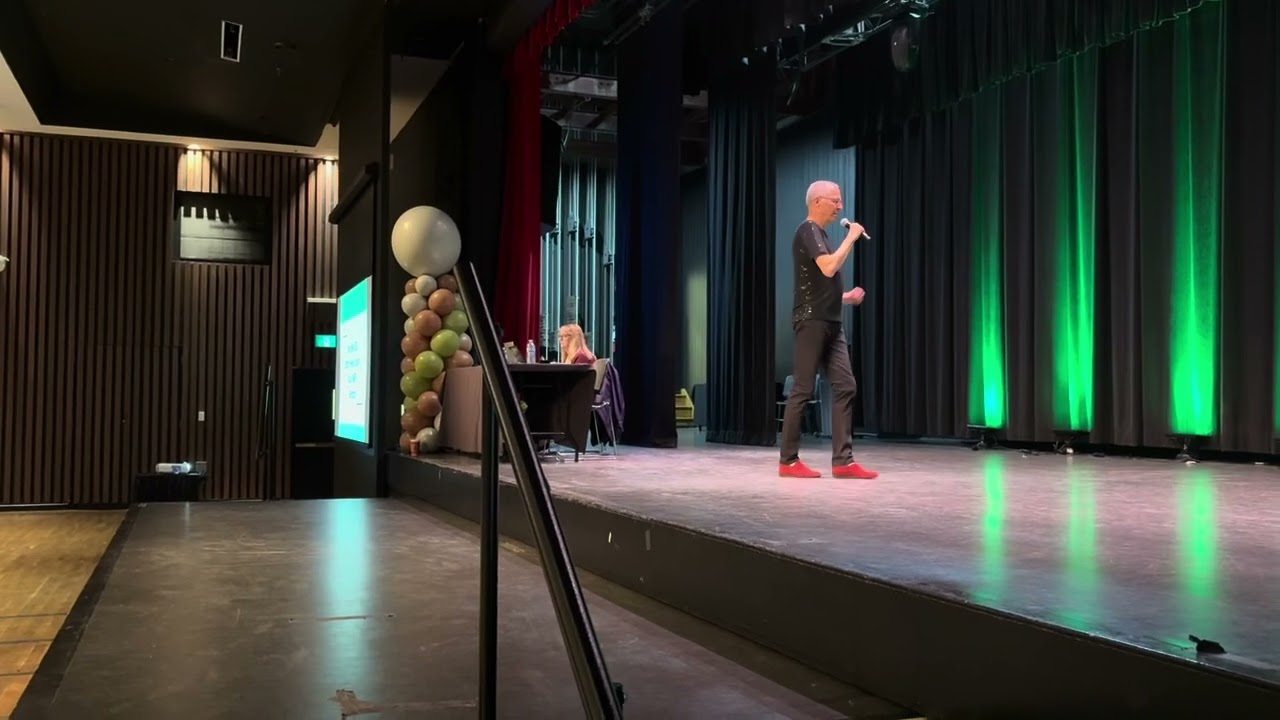 SITTIN’ HERE LOVIN’ YOU Line Dance: Gerard Murphy Demo