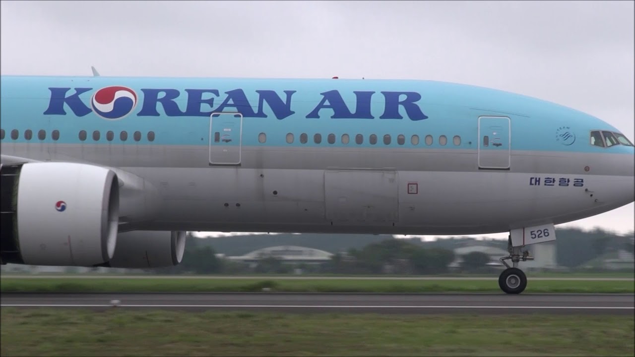 茨城空港にB777が飛来 機体をウエストランウエイタッチダウン 日中韓ジュニア交流協議会茨城大会送迎 コリアン B777 HL7526 Rwy21R 茨城空港 nrthhh
