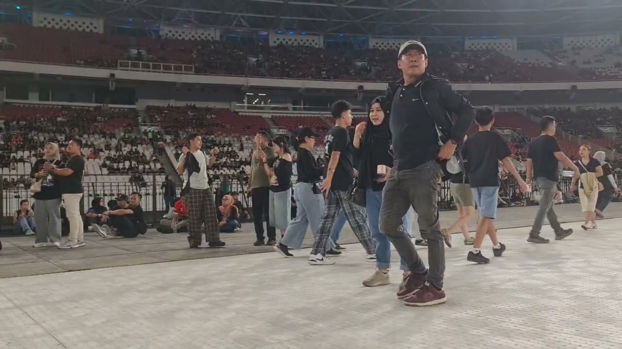 SUASANA DI DALAM GBK KONSER DEWA 19 STEVE VAI BILLY SHEEHAN ERIC MARTIN NUNO BETTENCOURT