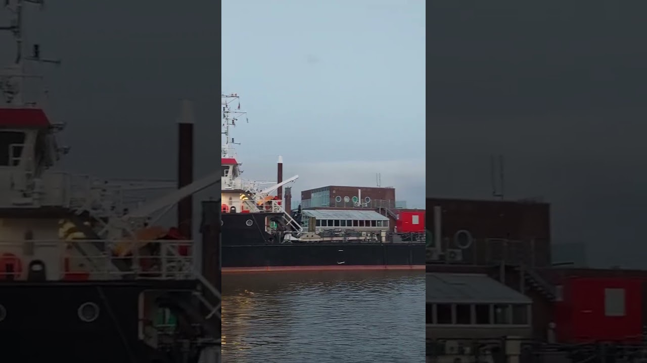 LEYSAND UND LEYH&Ouml;RN nebeneinander liegend in Harlesiel 👍🌊😍 #nordsee #cargoship #cargoshipping #ship