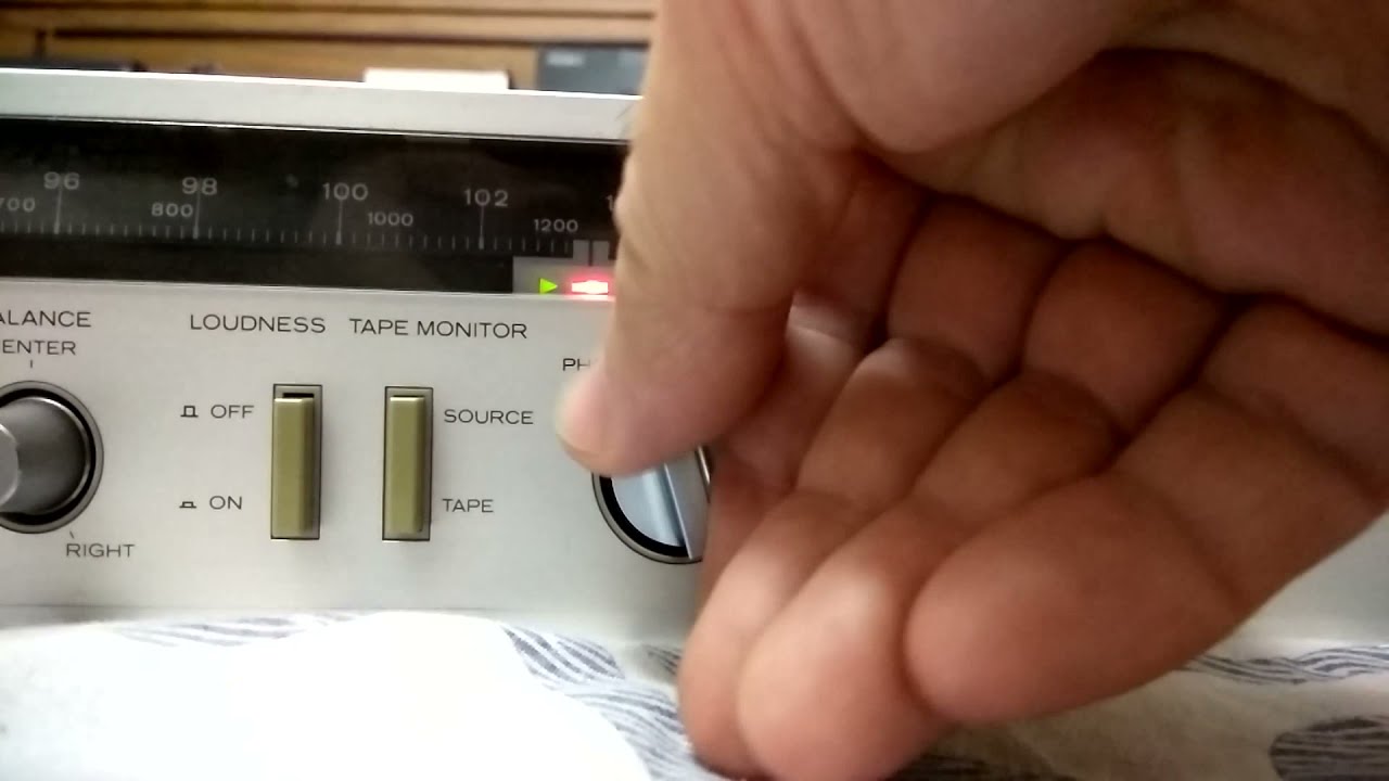 Hitachi  SR~ 2001. AM FM stereo  Receiver  FM DX.
