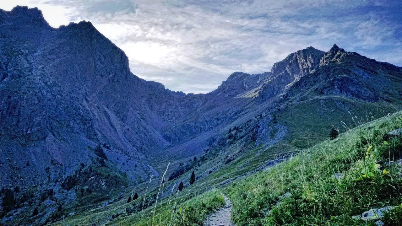 Thru Hiking The Via Alpina Red Trail R128 Le Monêtier les bains To Vallouise France French Alps