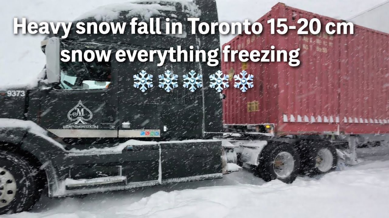 Trucking in winters in Canada🚛//Heavy snow day in Toronto 🇨🇦//15-20 cm snow/