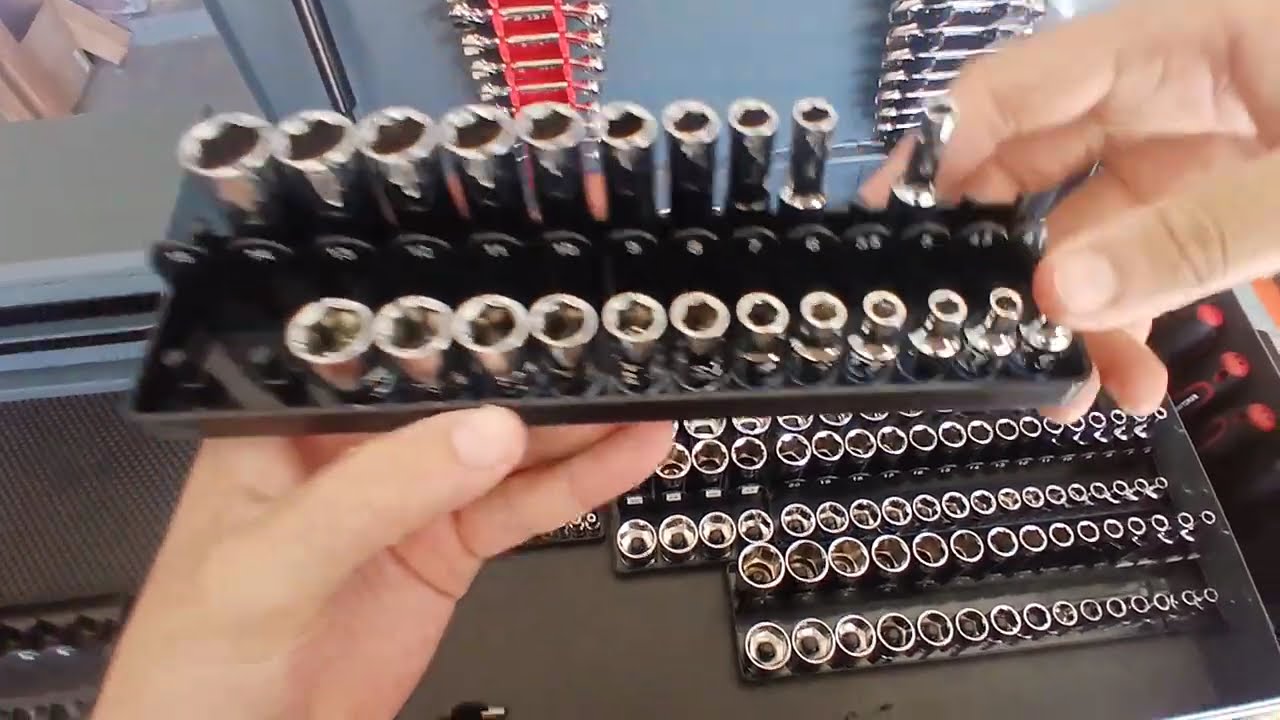 Quinn Master Socket Set in US General 5 Drawer Tool Cart