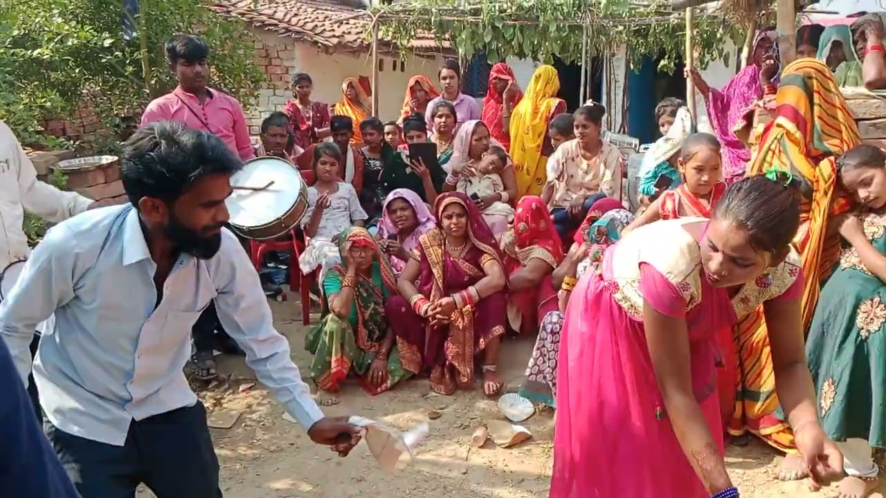Bagheli ,,, 👀; dance umri rewa mp. Sadee🥰🥰🥰🥰samaroh ka dance dancer chandrshekhar kori😍😍😍