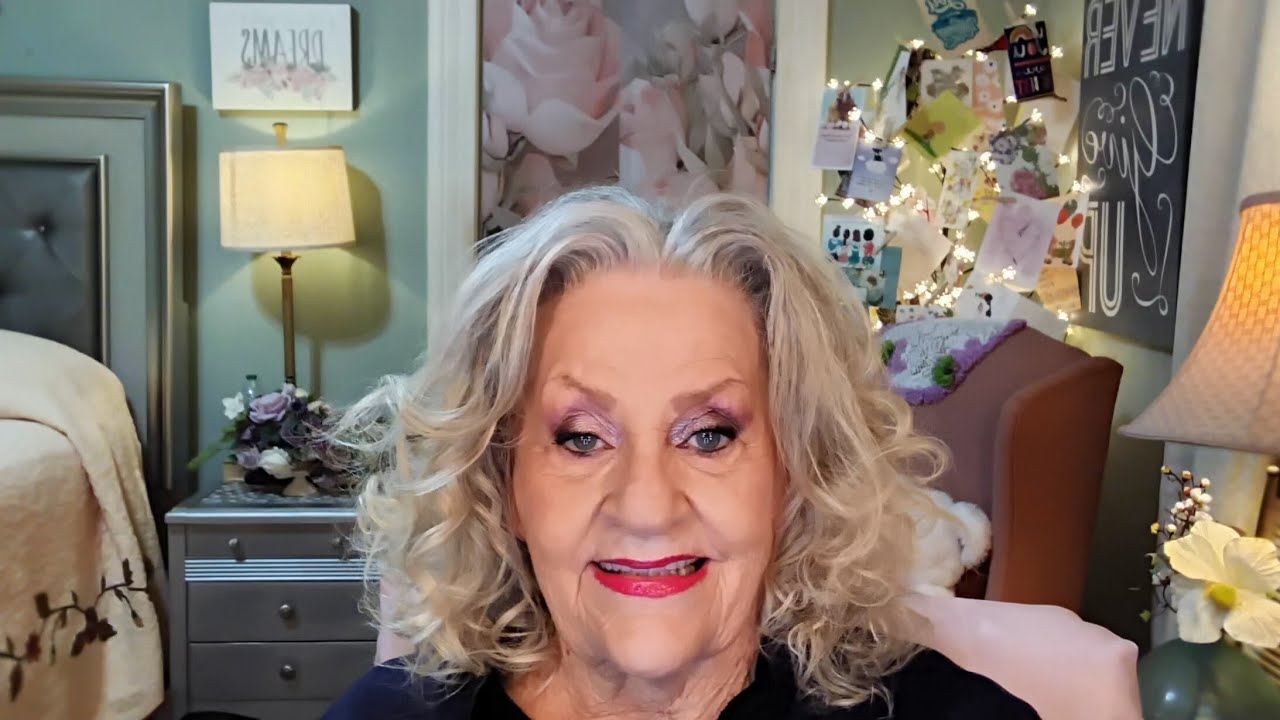 Happy Monday. Purple Eyeshadow 