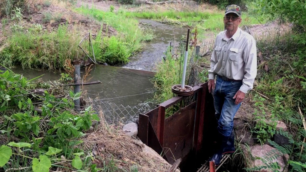 DIY Irrigation Ditch Acequia Self-Adjusting Dump Sluice Gate for Managing Water Levels