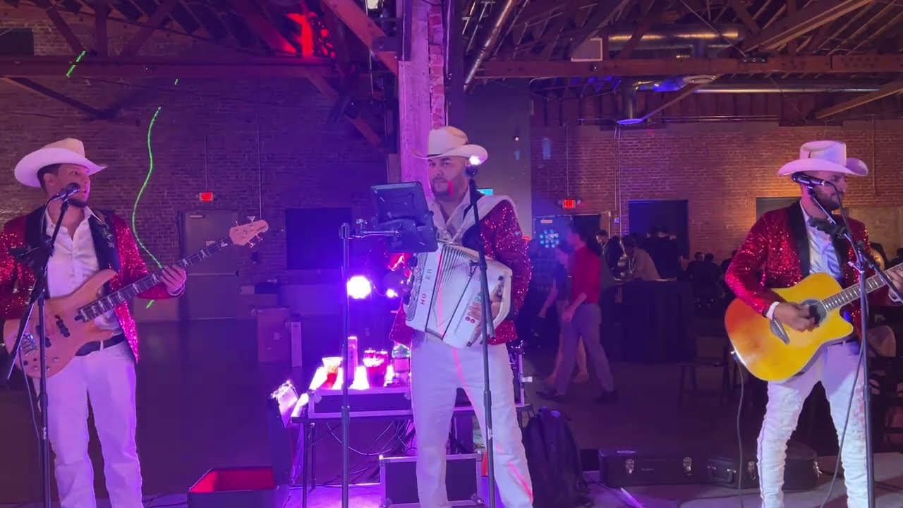 Paz En Este Amor, Se Va Muriendo Mi Alma, Entre Golpes y Besos (Popurri En Vivo) Aspecto Sierreño